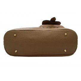 Leather shoulder bag                                          204