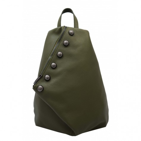 SAC A DOS EN CUIR AVEC  DES GOUJONS METALLIQUES   145