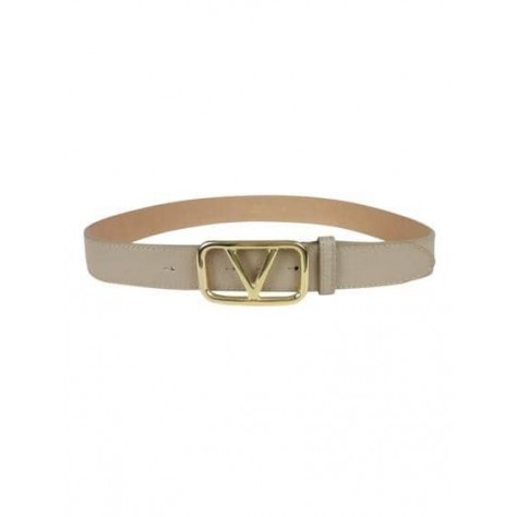 The leather belt closed with a buckle                208 C