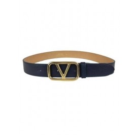 La ceinture en cuir fermée par une boucle      208 C