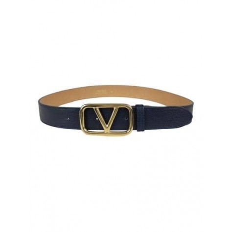 La ceinture en cuir fermée par une boucle      208 C