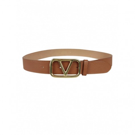 The leather belt closed with a buckle                208 C