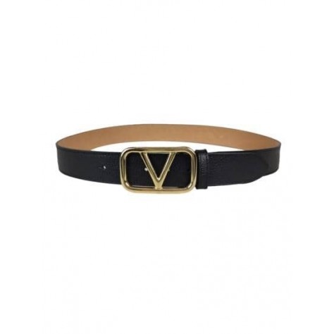 La ceinture en cuir fermée par une boucle      208 C